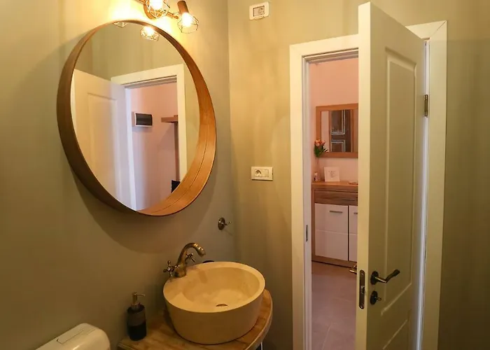 Unirii Old Square 4 דירה