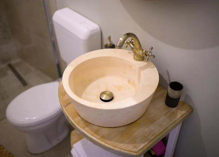 Unirii Old Square 4 *