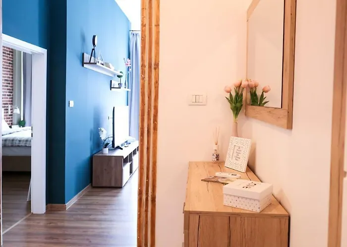 Unirii Old Square 4 *