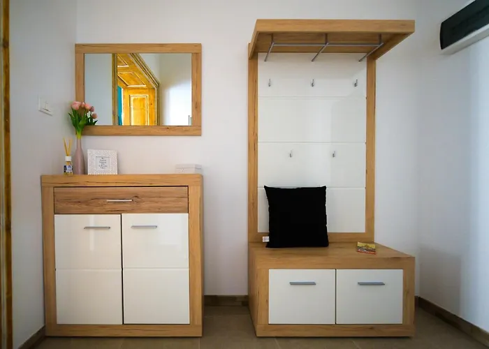 Unirii Old Square 4 Apartment *