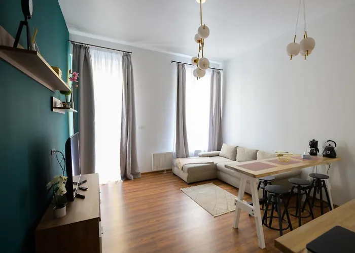 Unirii Old Square 4 *