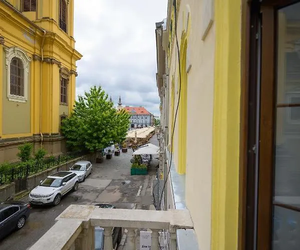 Unirii Old Square 4 Apartment